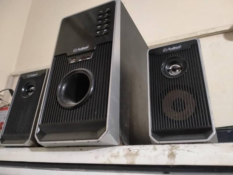audionic woofer 10/10 condition 2