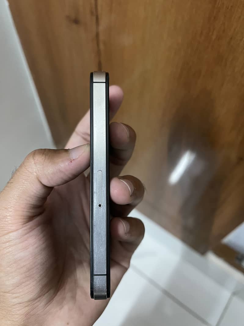 Apple Iphone 4s 6