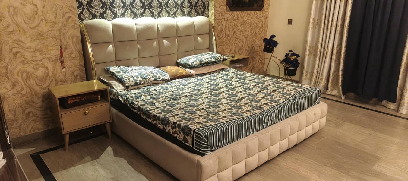 bed with side tables 0