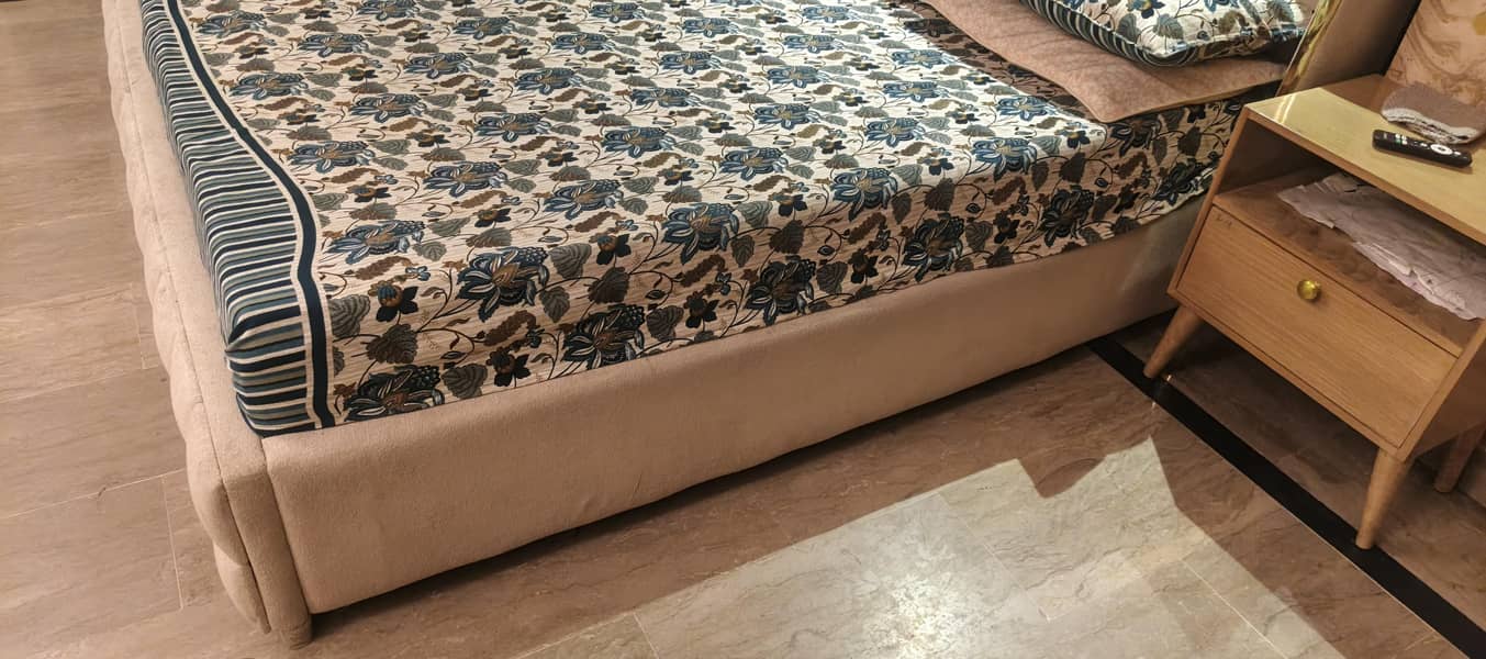 bed with side tables 3