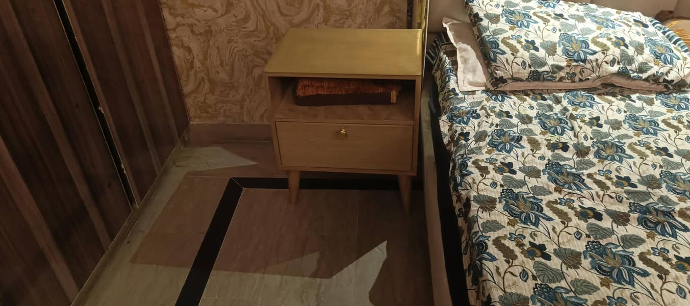 bed with side tables 4