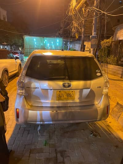 Toyota Prius Alpha 2014