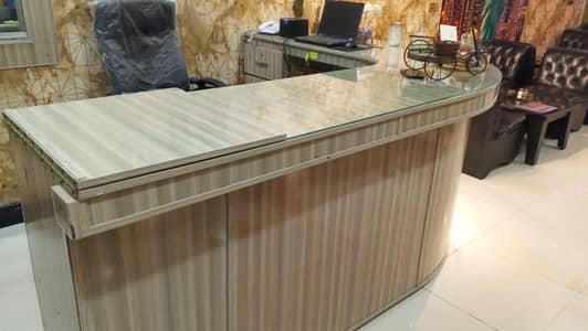 Restaurant Round Counter
