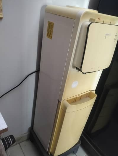 Homage dispenser for sale in Gulshan e Iqbal block 1 behind practical