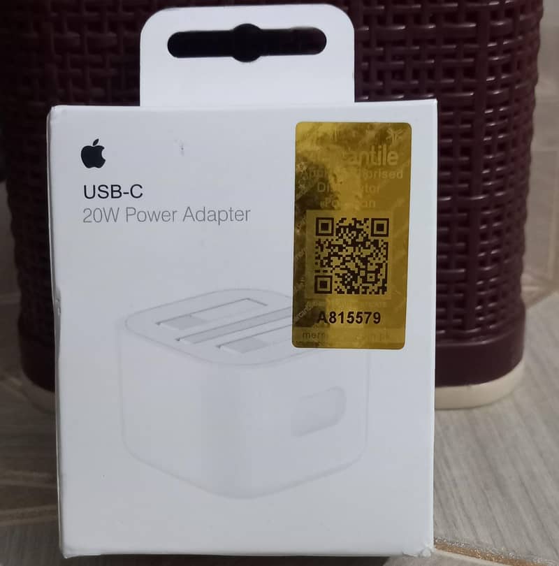 Apple Adapter 0