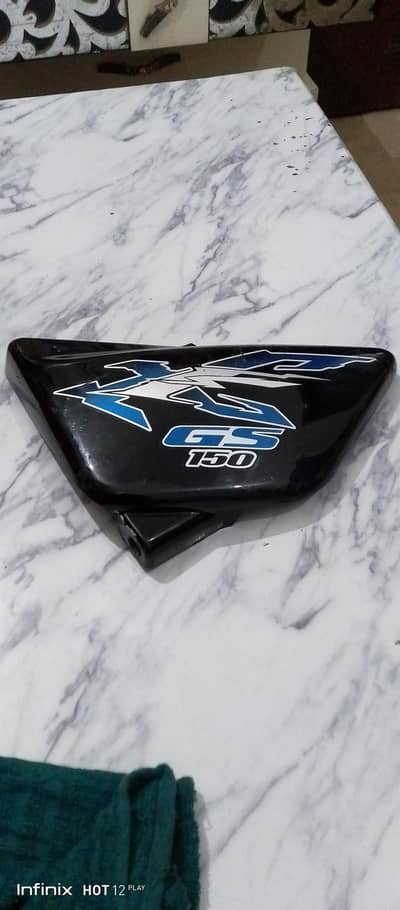 Side cover suzuki Gs 150