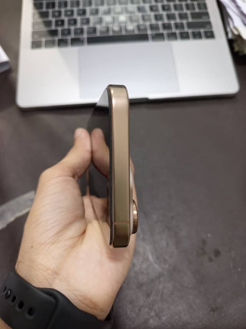 iphone 16 pro max 1