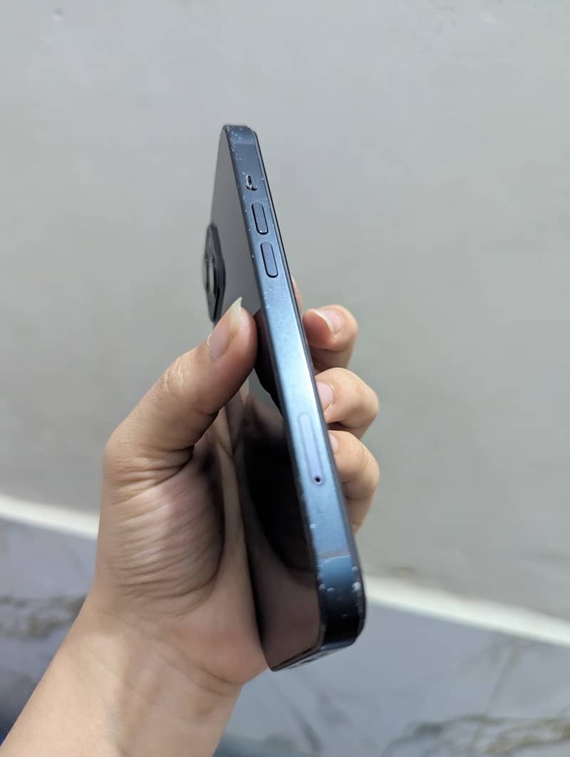IPhone 13 8
