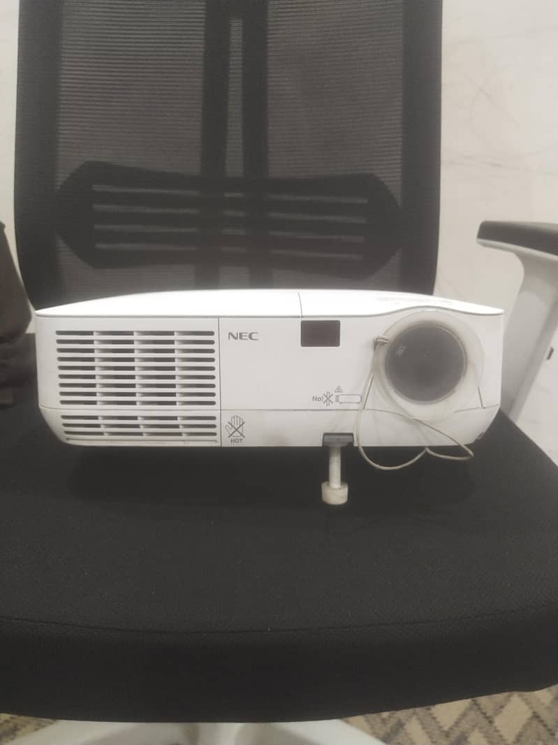 projector screen 5