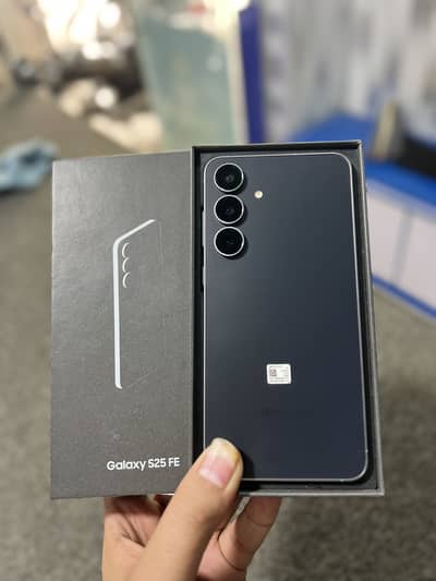 S25 Fe 8/128 sim time 4 months 10/10 full box