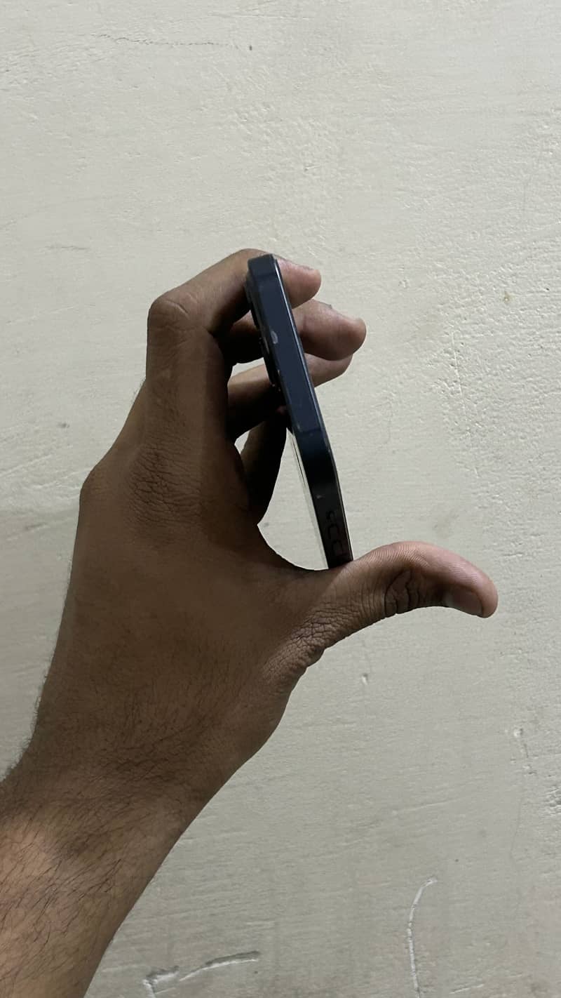 iPhone 13 4