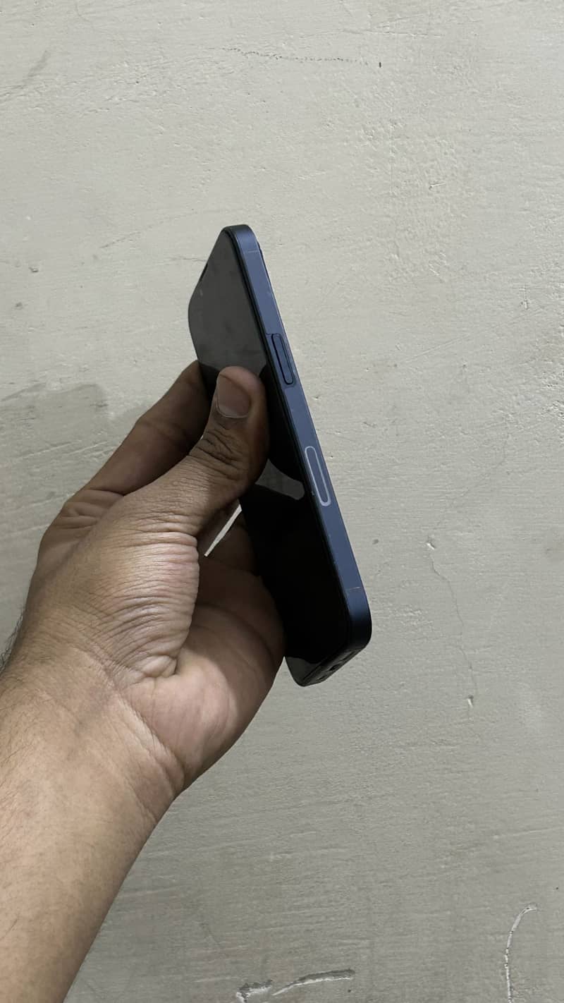 iPhone 13 6