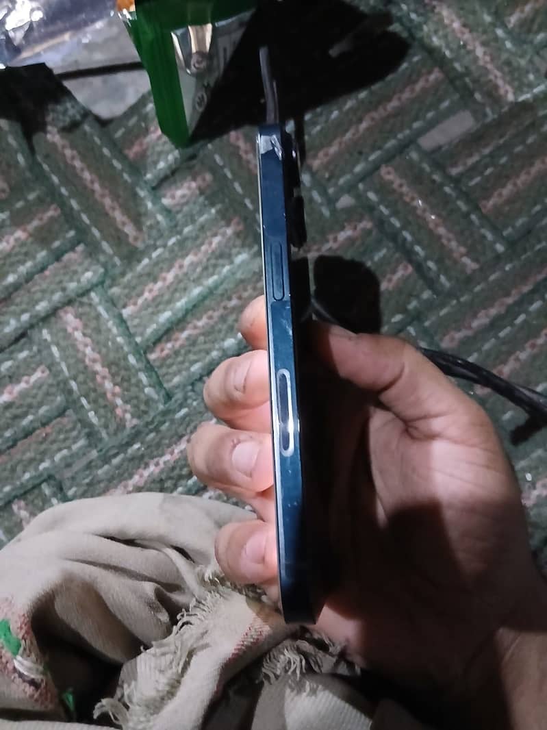 iPhone 14 3