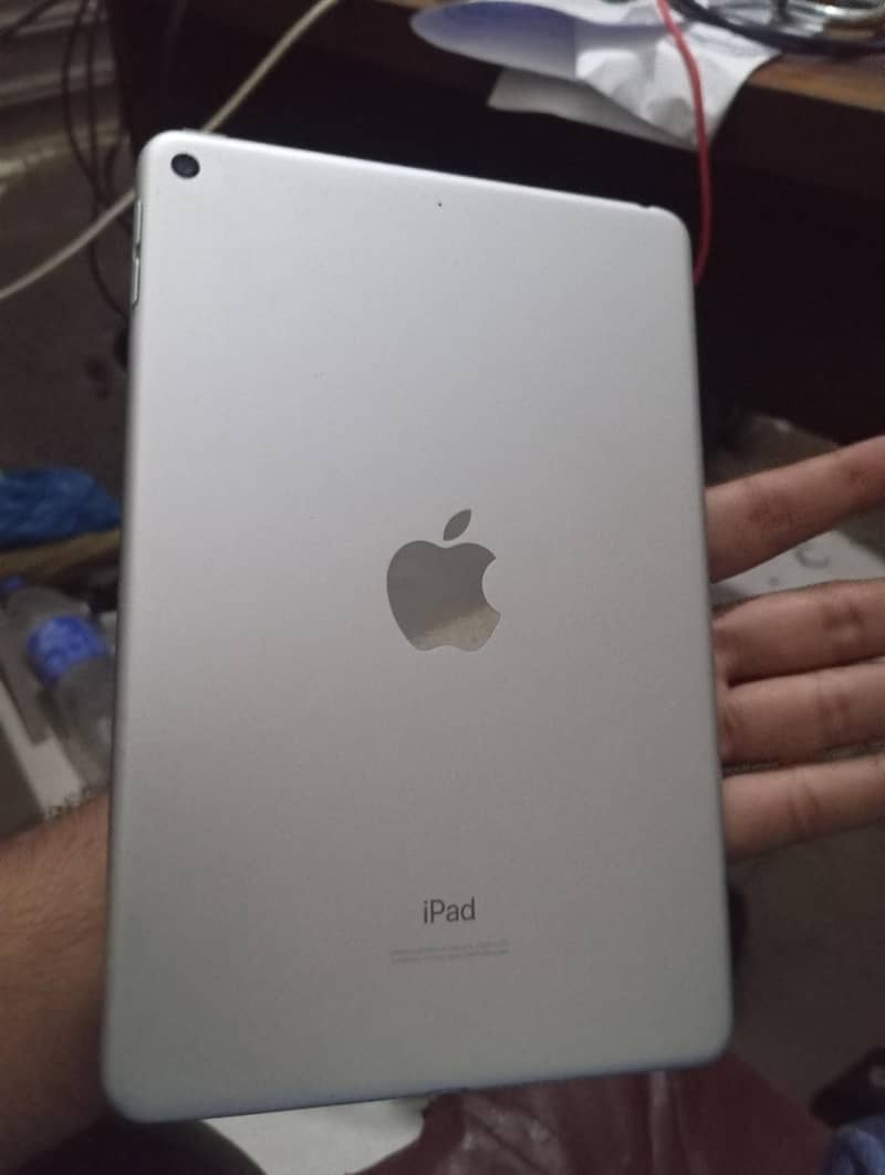 ipad mini 5 with box 1