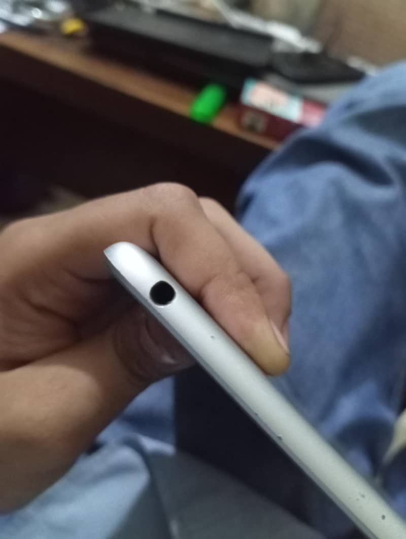 ipad mini 5 with box 2