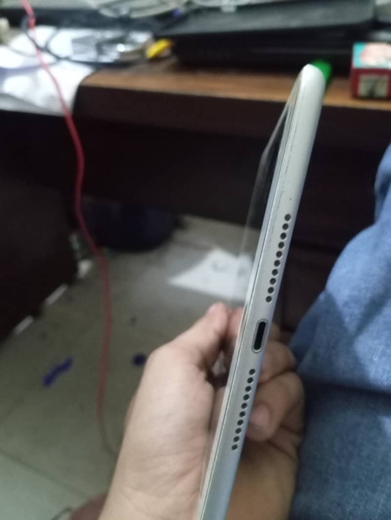 ipad mini 5 with box 3