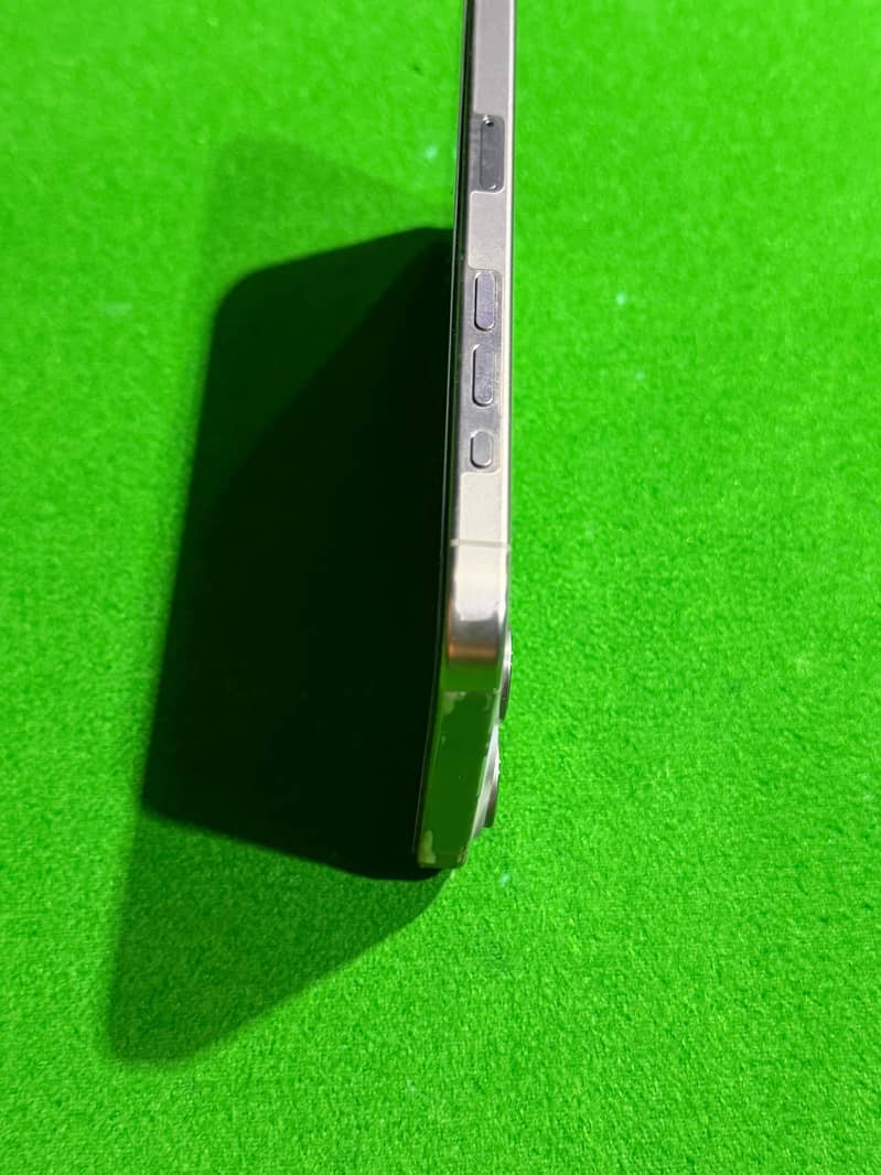Apple iPhone 15 Pro max 3