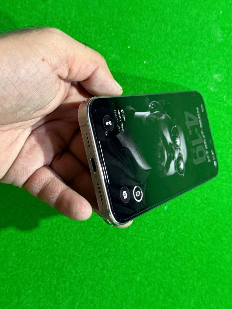 Apple iPhone 15 Pro max 4