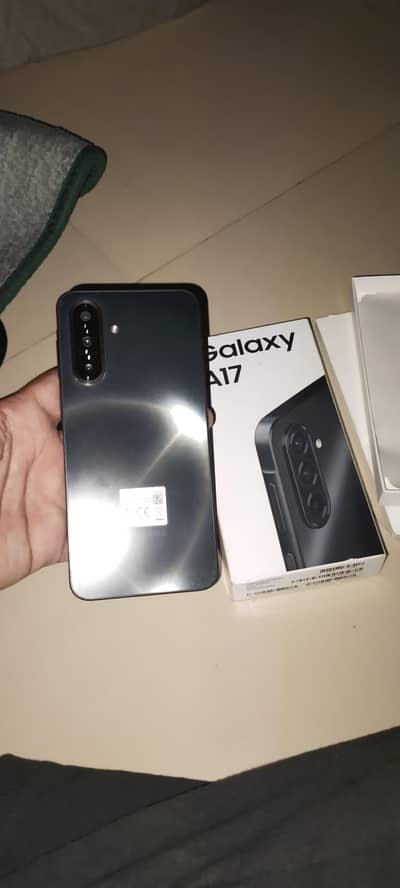 Samsung A17 8 /256  Gb  9 by 10 mobile. all ook ha box sat ha cable be
