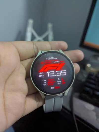 Samsung Galaxy Watch 4 (44m) in rough condition