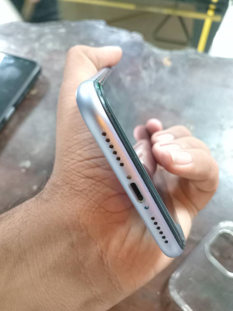 iphone 11 4