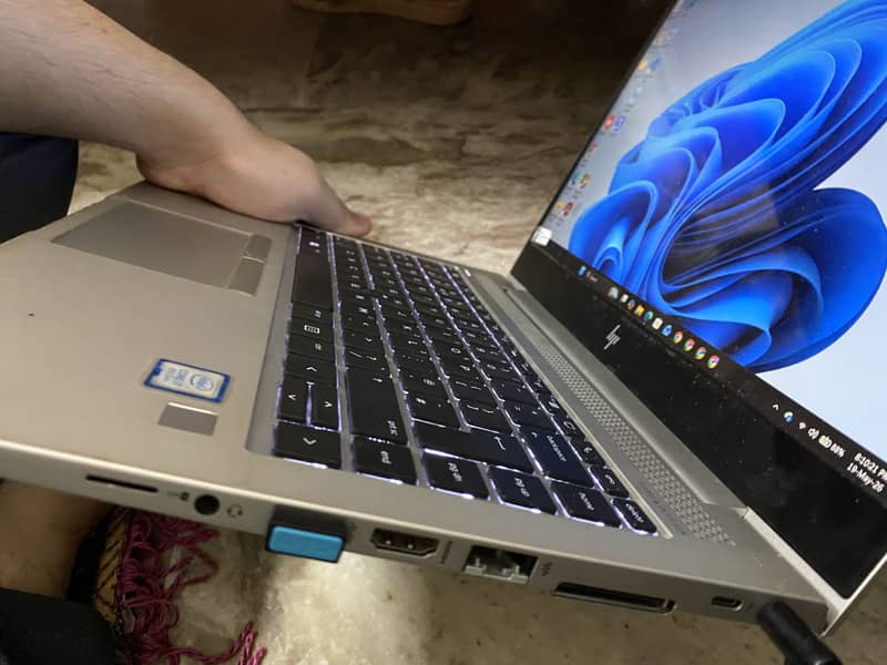 Hp Elitebook 840 g5 INTEL i7 8th generation  8 gb Ram DDR4 256 SSD 4
