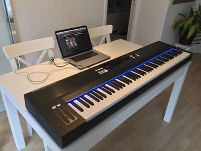 Komplete Kontrol s88 full size midi keyboard piano