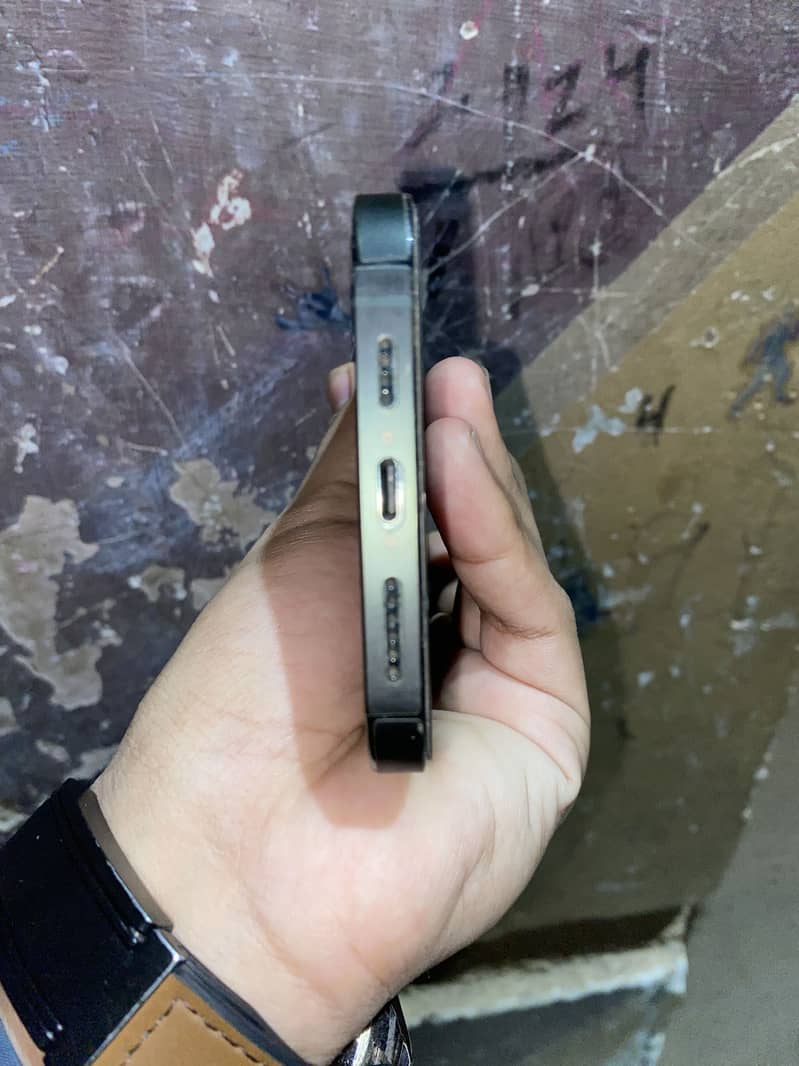 iPhone 13 Pro Max 5
