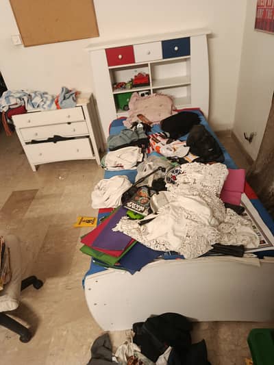 Single beds plus drawers