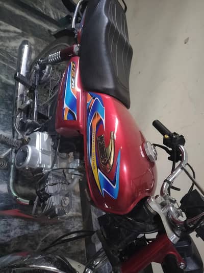 United Motorcycle for sale in new condition 03375363363