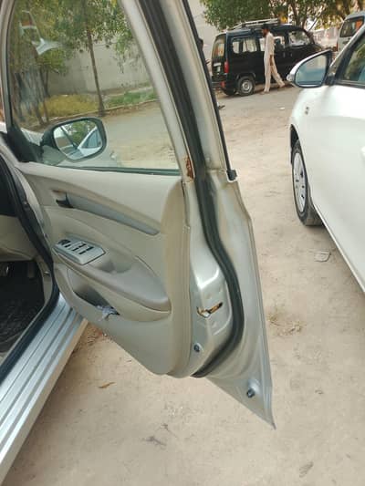 urgent for sale Honda city tyre 90 percet enjon 100 percent