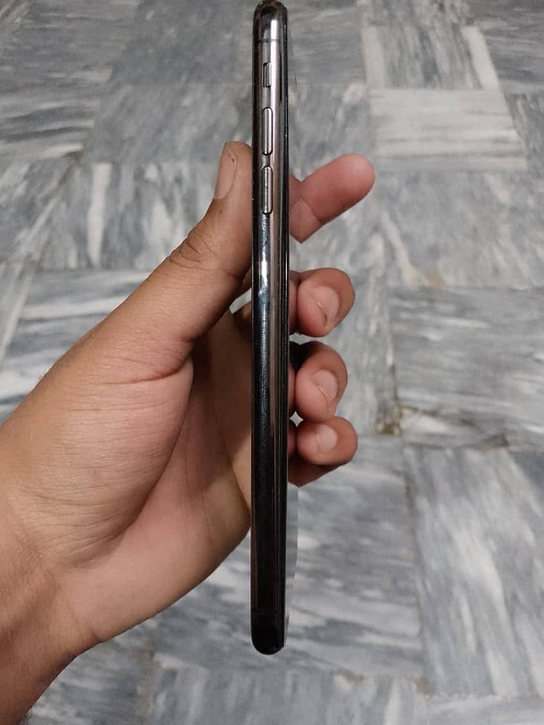 iPhone XS Max 4