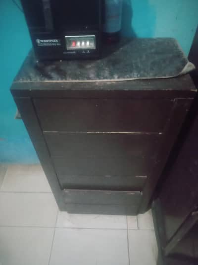 6 khano wala locker  saman rakhny k lia