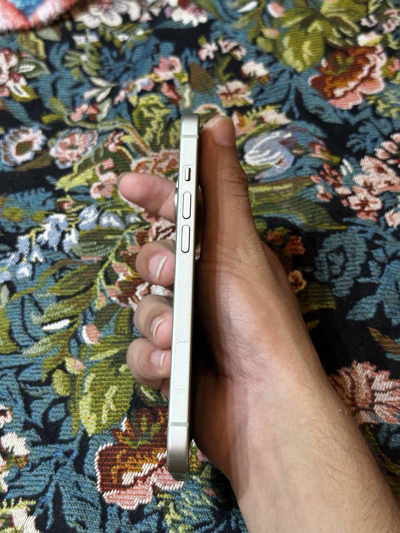 iPhone 15 3