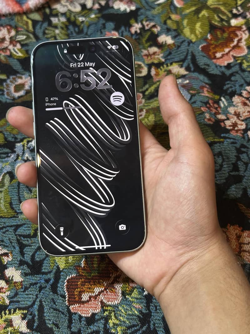 iPhone 15 5
