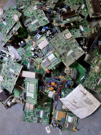 We Buy Old & Dead Computer RAMs, CPUs, Laptops & Old Phone Scrap
