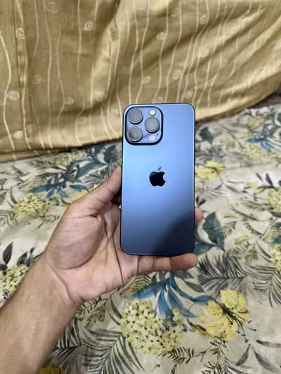 iPhone 15 pro max 10/10 96 health seald waterpack set factory unlocked