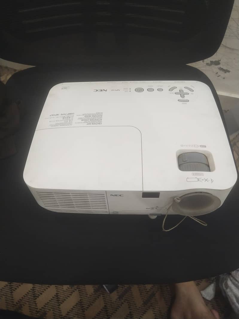 projector screen 4