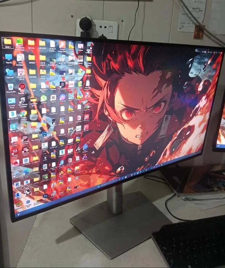 27" borderless 2K IPS Screen , Model:-U2722DE 1