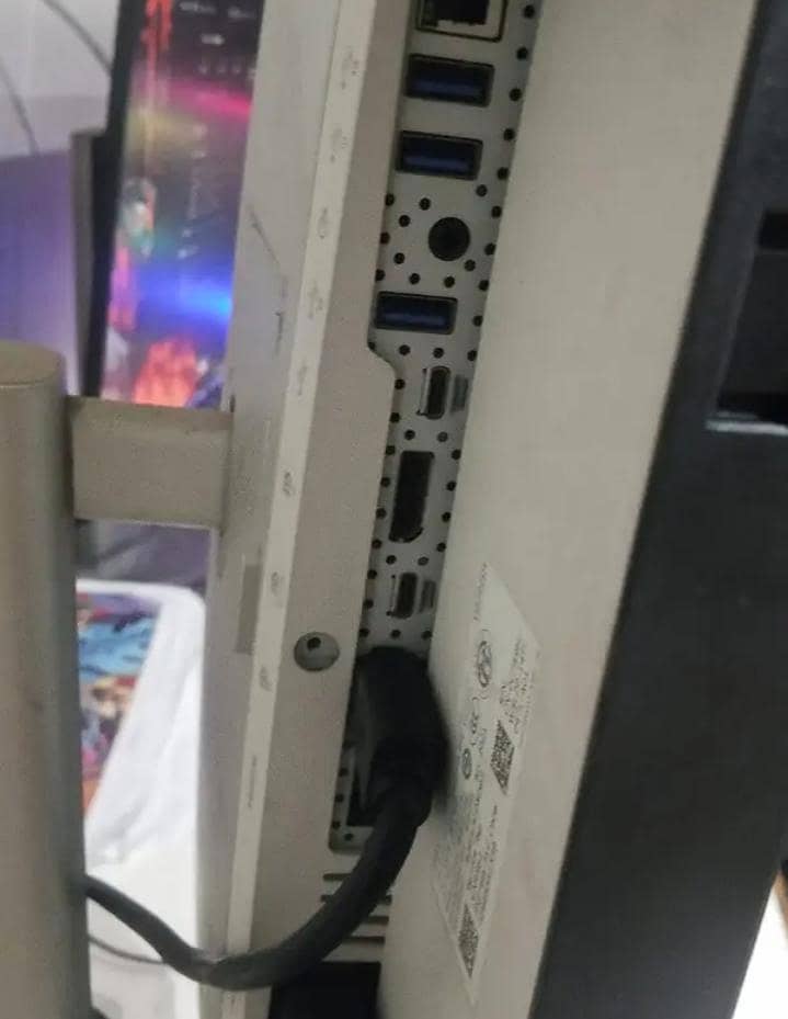 27" borderless 2K IPS Screen , Model:-U2722DE 4