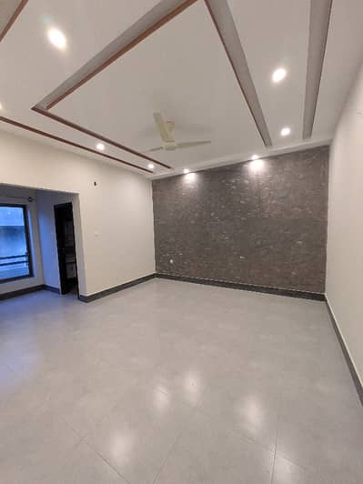 GULBERG GREEN 10m FULL HOUSE FOR RENT