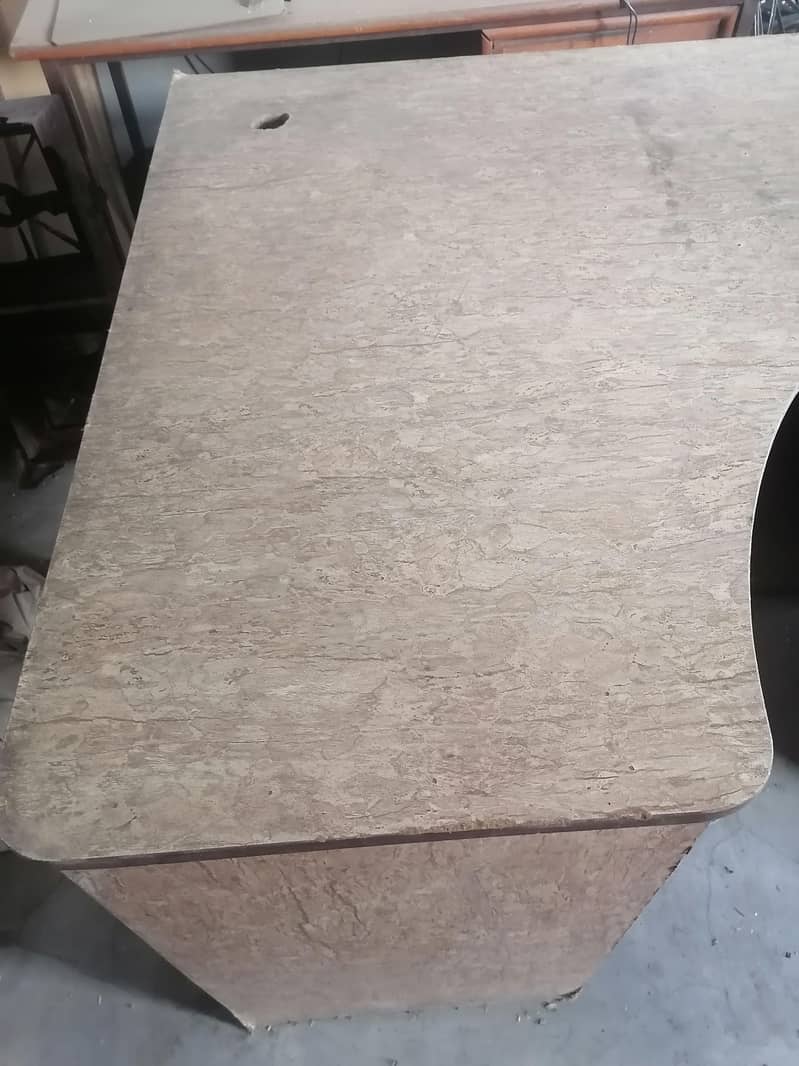 Computer Table Side Corner 3