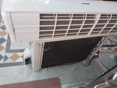 orient DC inverter  1.5 ton  in a very good condition gas stored