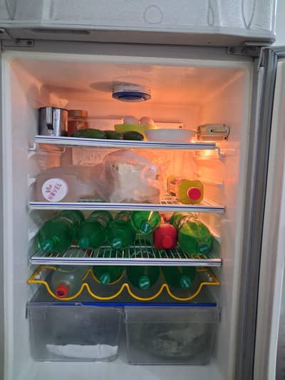 Refrigrator in a 100% working condition