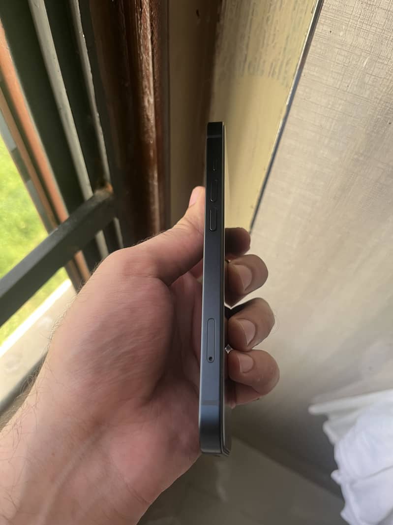 Apple iPhone 13 0