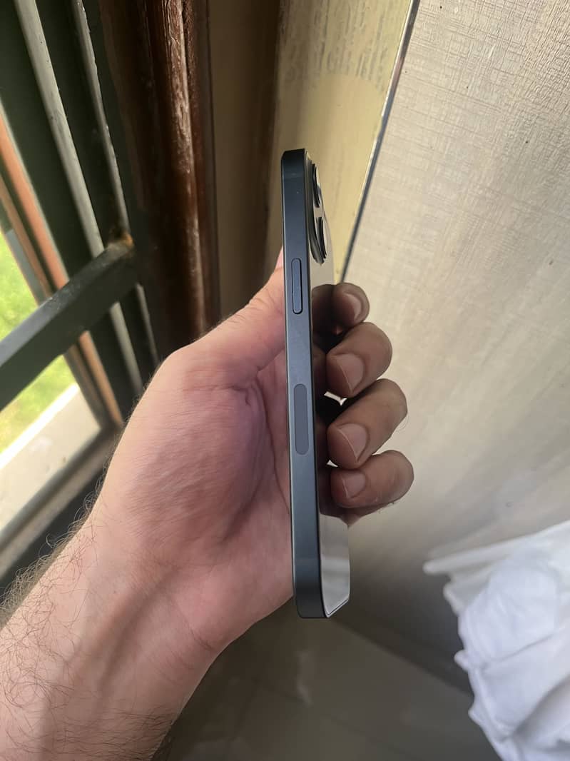 Apple iPhone 13 5
