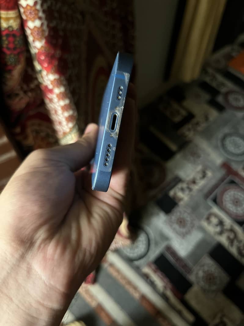 Apple iPhone 13 4