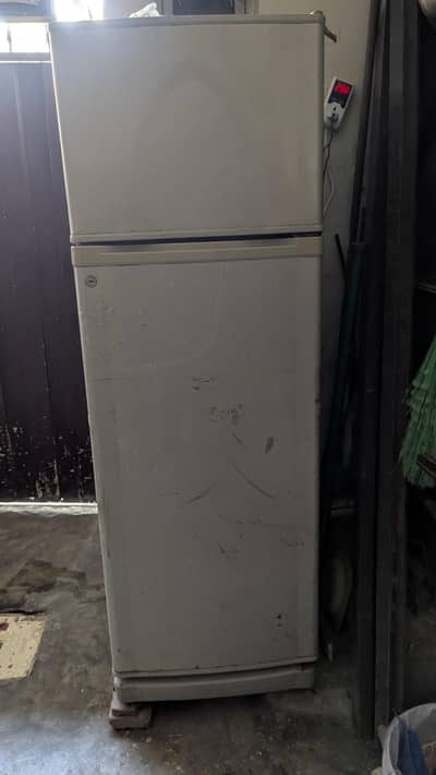 Dawlance fridge in running condition urgent sale