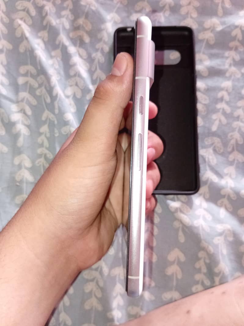 Google Pixel 7 4
