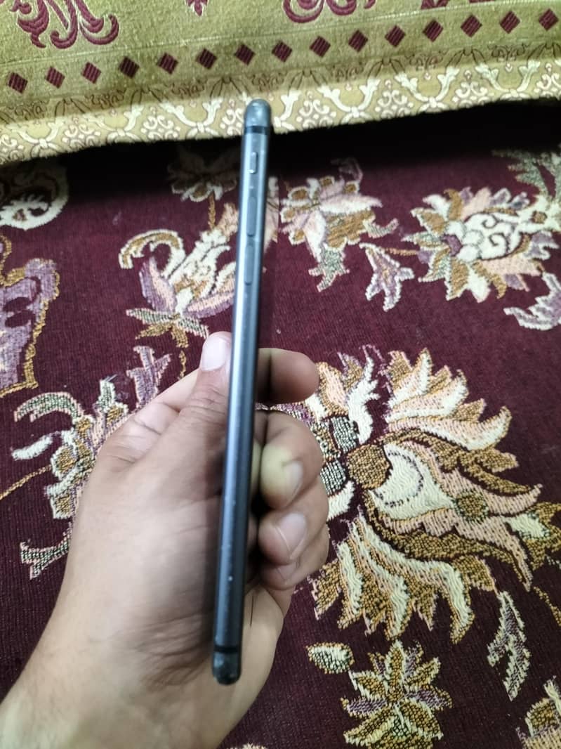 Apple iPhone 8 Plus 5